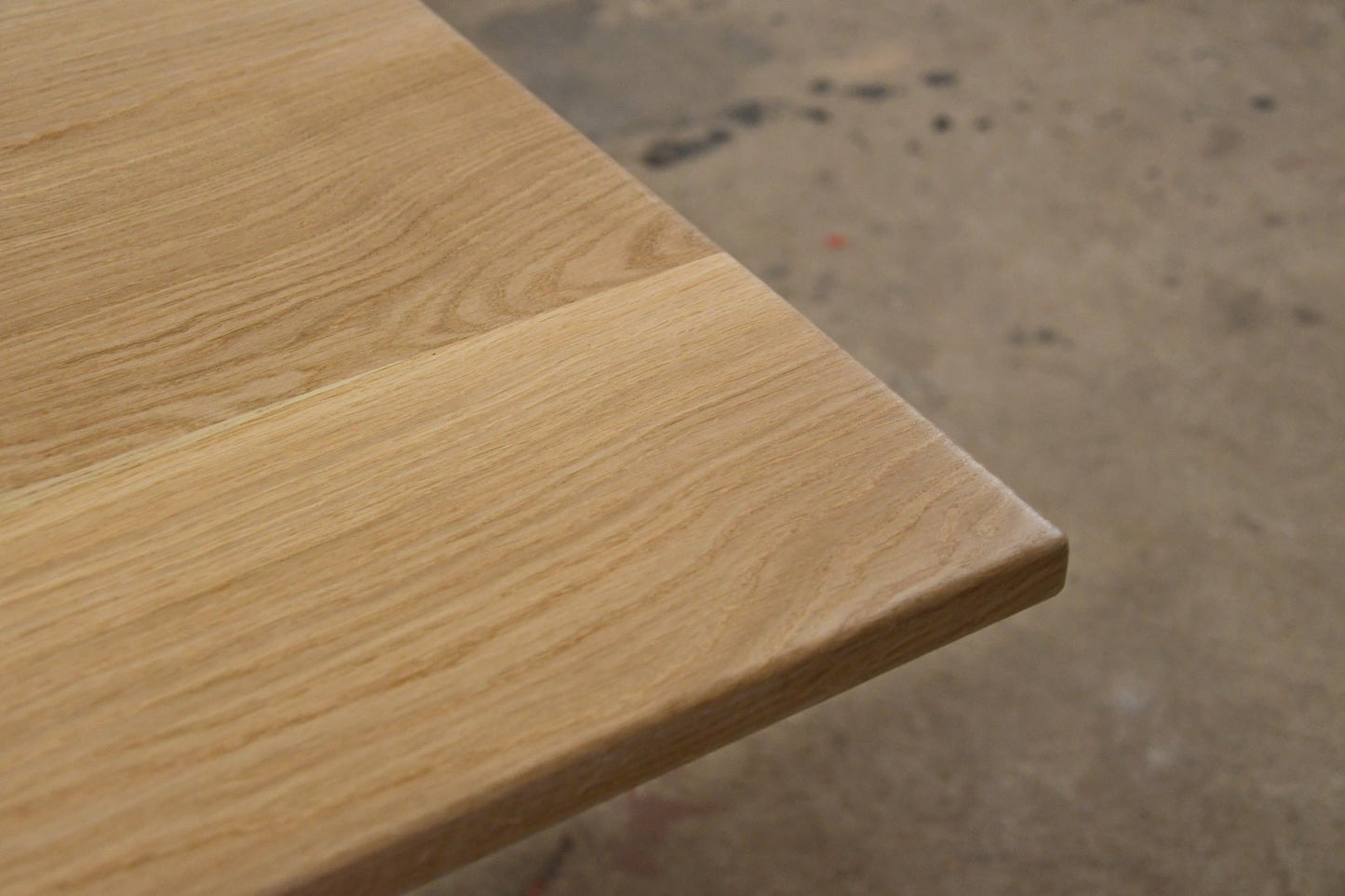 Plateau en chêne 2 cm d'épaisseur - Arêtes arrondies - Vernis (tables et bureaux)
