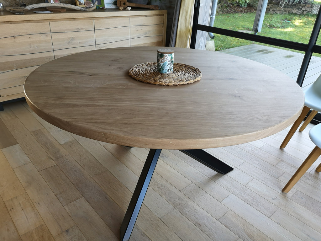 Table en chêne massif plateau rond avec pieds en diamant - EQUINOXE – Brut  de Table