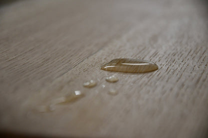 Oak worktop - 3.5 cm thick - Varnish - Broken edges on visible edges 