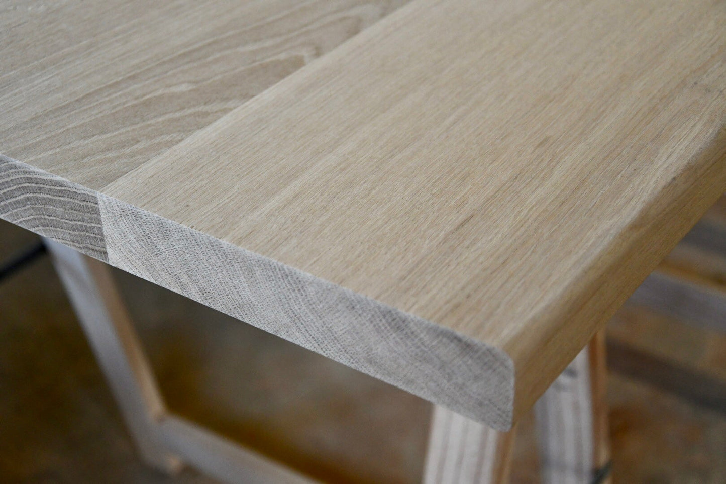 Oak worktop - 3.5 cm thick - Varnish - Rounded edges on visible edges 