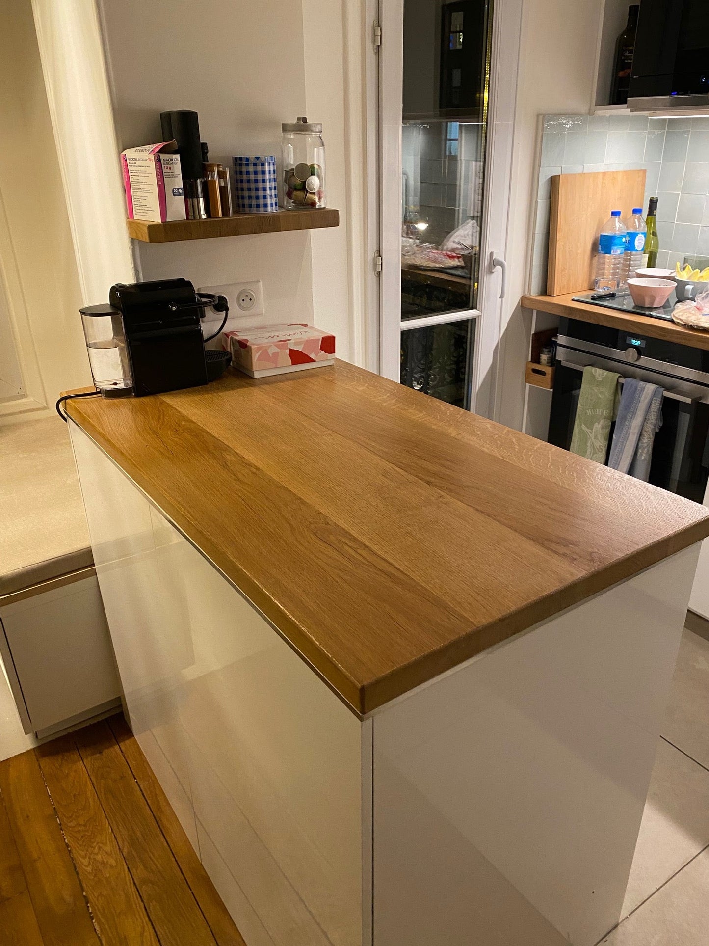 Oak worktop - 3.5 cm thick - Varnish - Broken edges on visible edges 